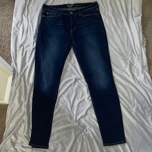 Levi’s Denizen modern skinny jeans